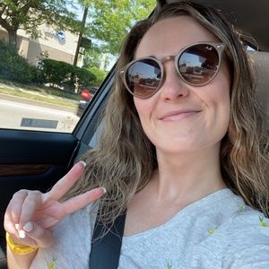 Meet your Posher, Claire